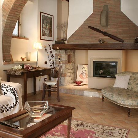Borgo Medioevale Apartment Todi Bagian luar foto