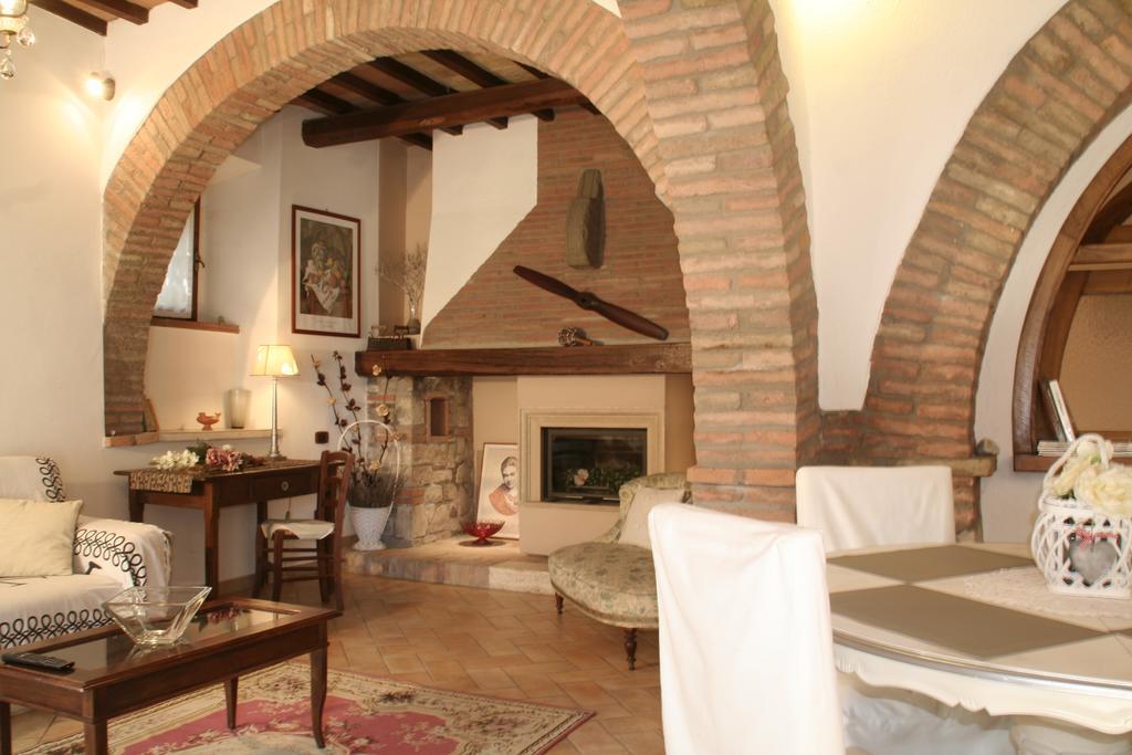 Borgo Medioevale Apartment Todi Bagian luar foto